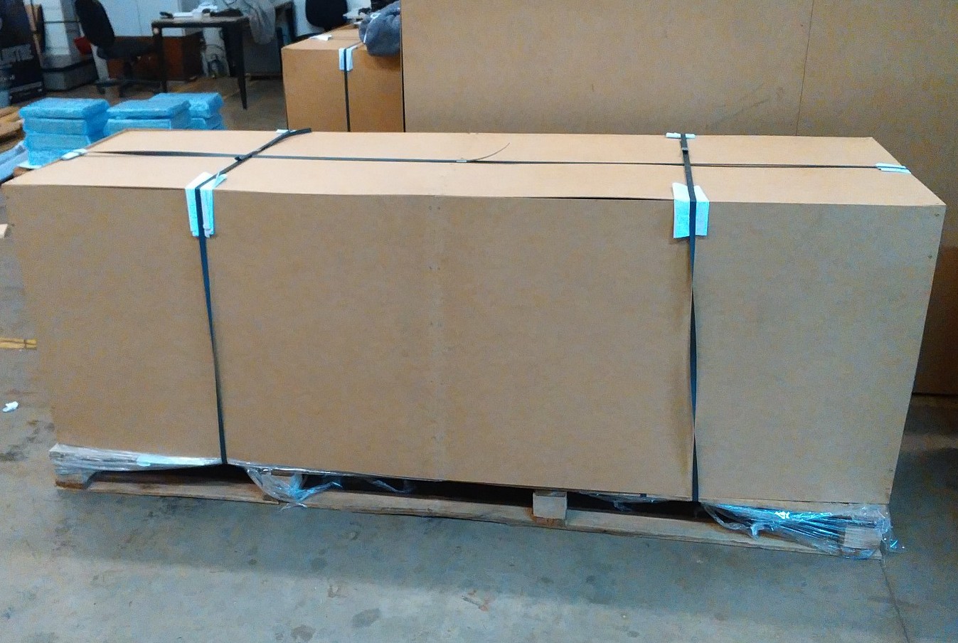 Impressora de grande formato HP Designjet 4500 pronta para transportadora